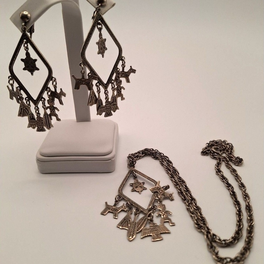 Vintage Southwestern pendant charm rope necklace earrings set engraved gold tone